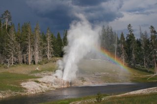 Spraybow at Riverside Geyser